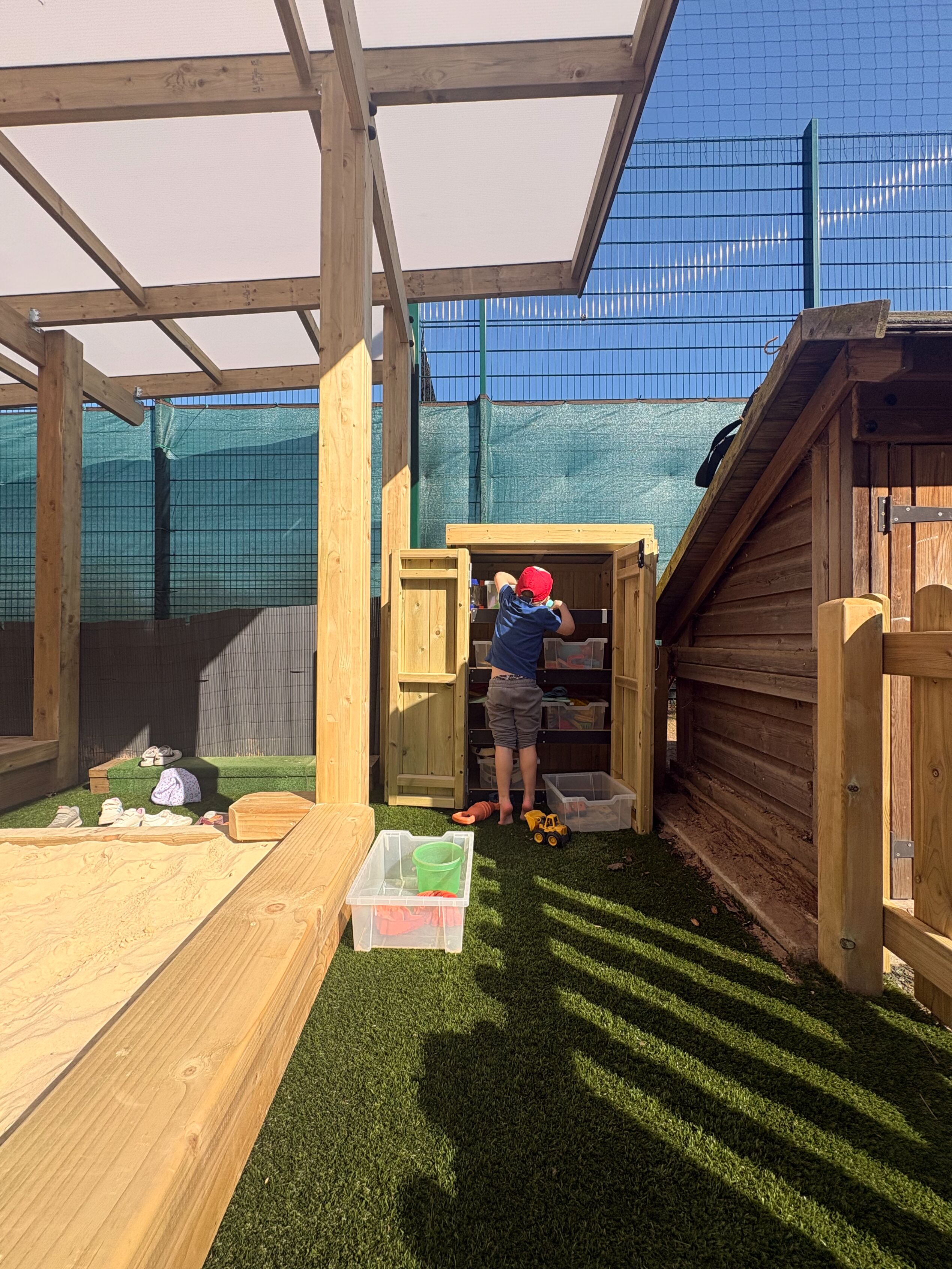 Self Selection next to Sand Play Environment: Orton Longueville Playgroup